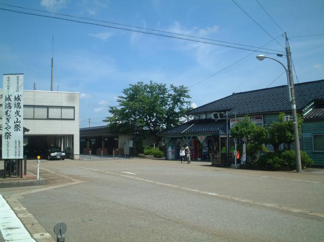 城端駅前