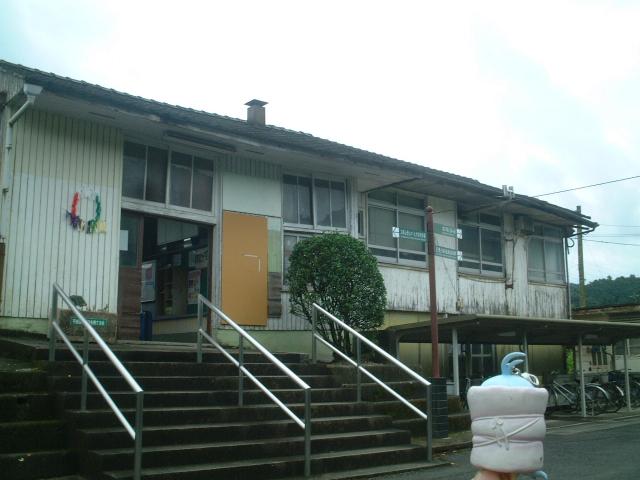 崎山駅駅舎