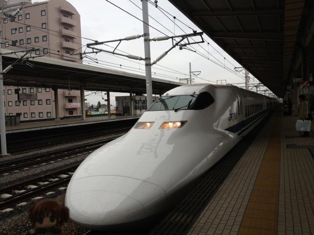 700